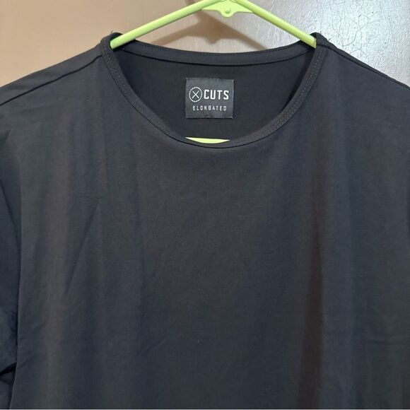 Cuts Clothing Men's Short  Sleeve Curve Hem Crew NeckSignature Fit Tee- M - Picture 3 of 6